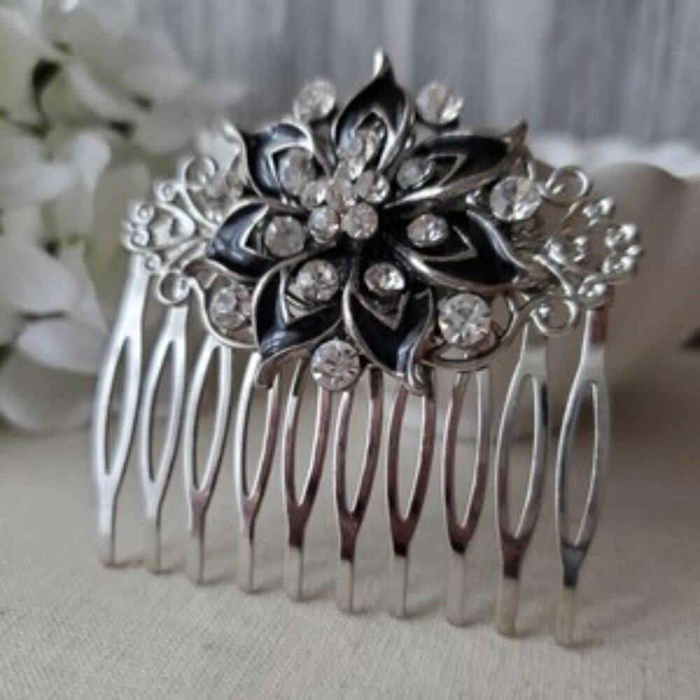 Vintage Style Rhinestone and Black Flower Filigree Hair Comb in Silver